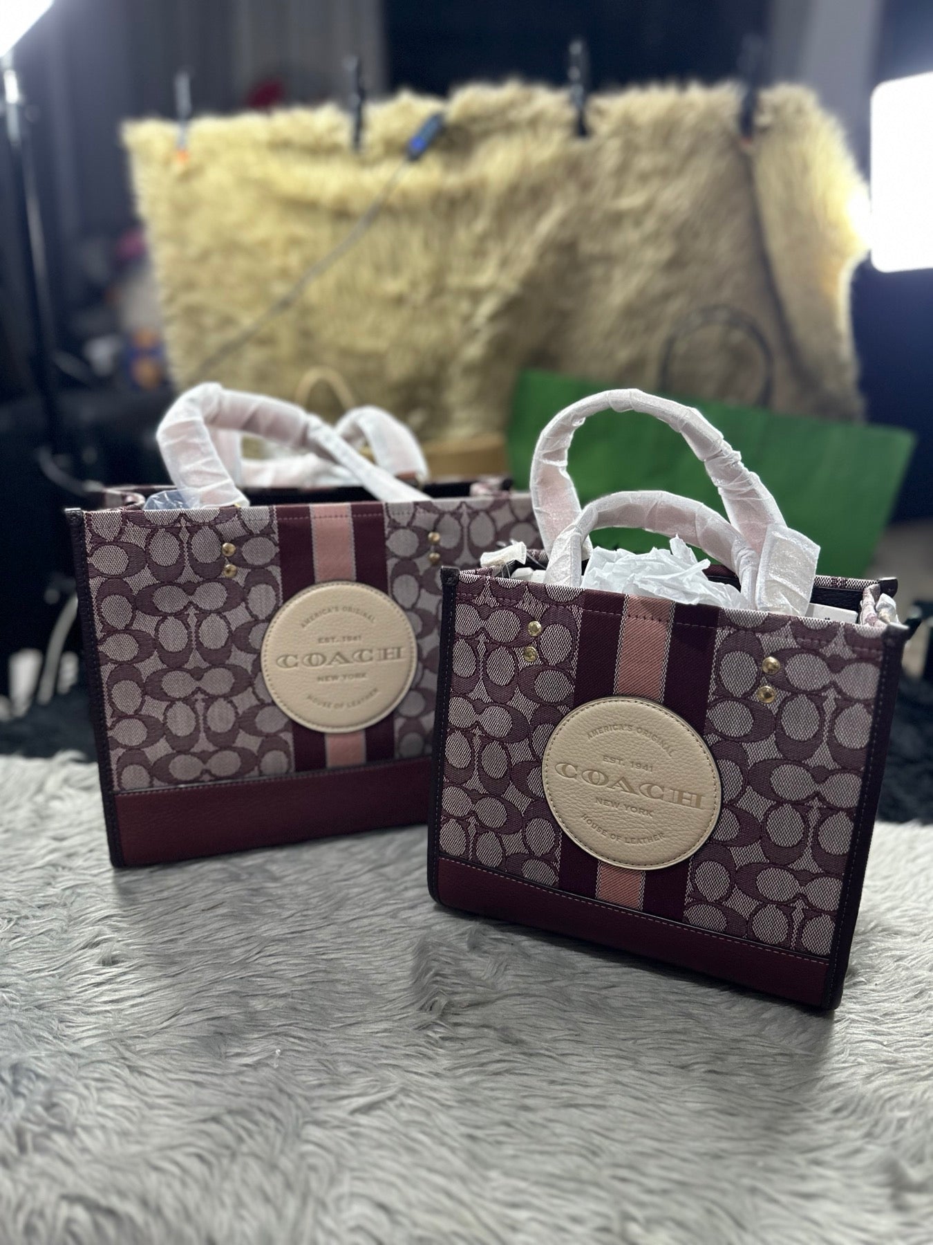 AUTHENTIC/ORIGINAL Coach Dempsey Tote 22 In Signature Jacquard Maroon Bag