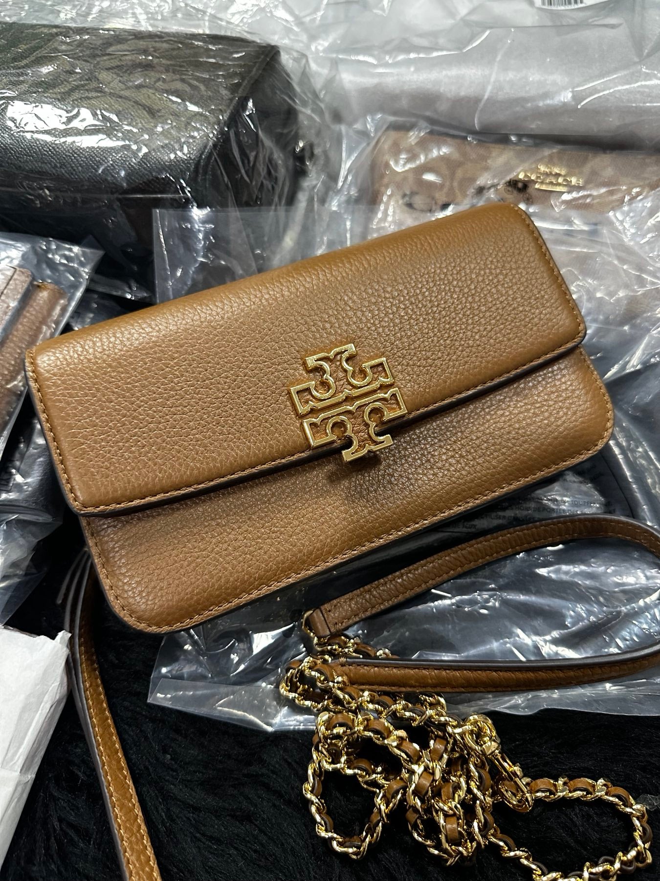 AUTHENTIC/ORIGINAL Tory Burch Britten pebble chain crossbody small bag/purse/wristlet in Tiramisu Brown