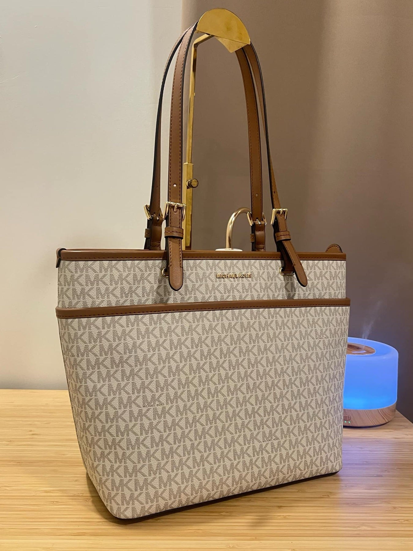 AUTHENTIC/ORIGINAL Preloved MK Winston Medium Top Zip Pocket Logo Tote Bag Vanilla White