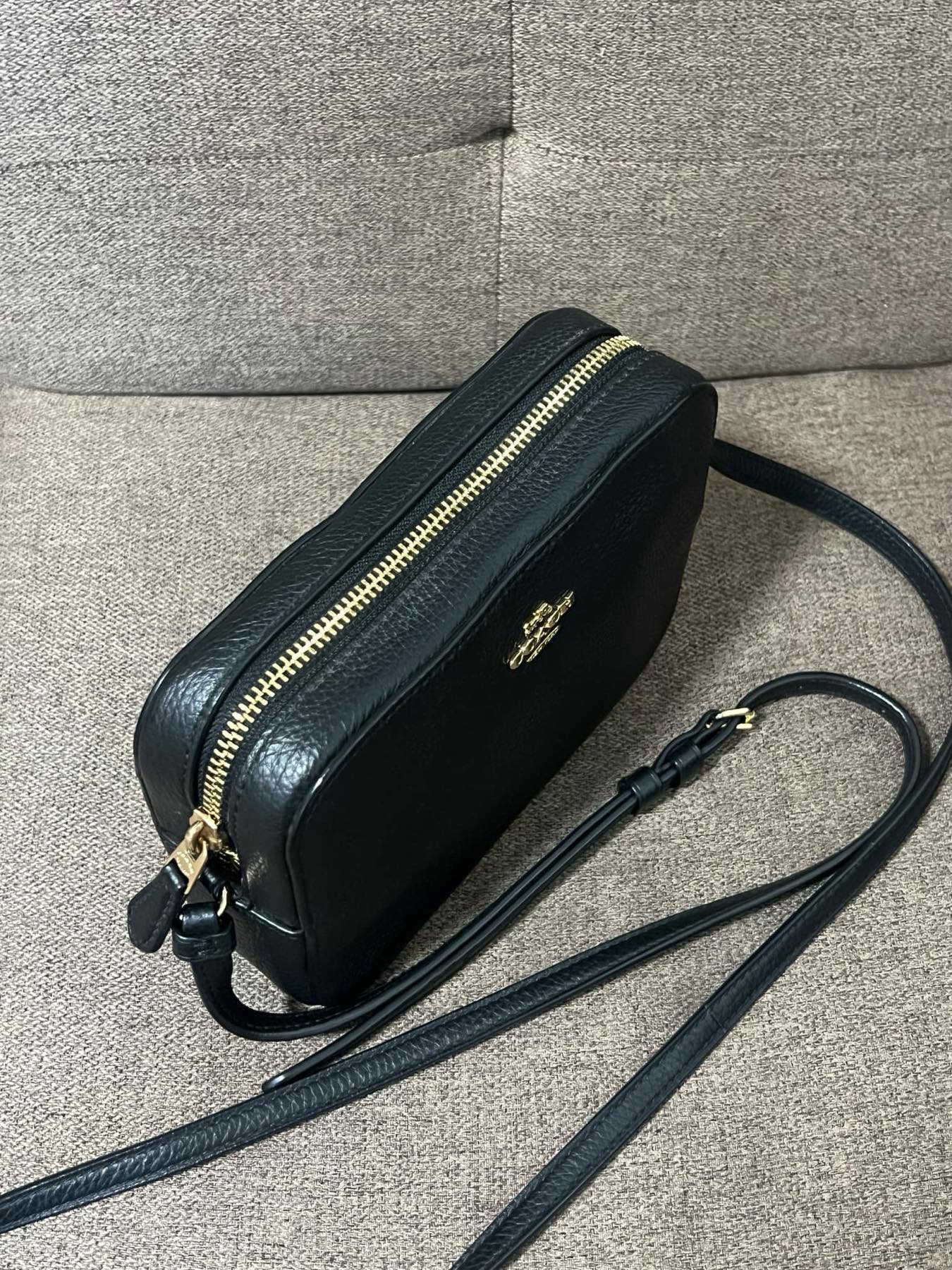 AUTHENTIC/ORIGINAL Preloved Coach Mini Camera Bag in Pebbled Leather Black