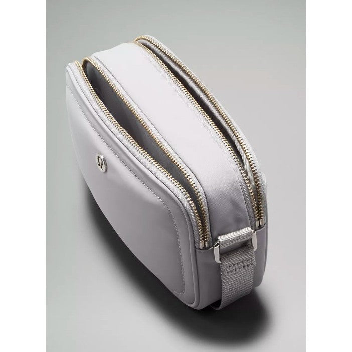 ORIG & IMPORTED Lululemon Crossbody Camera Bag 2L in Silver Drop