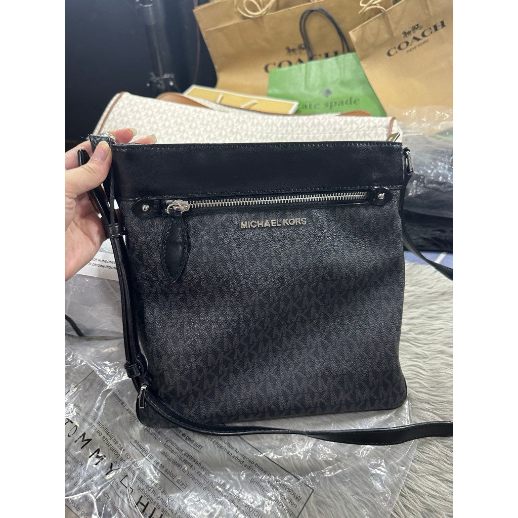 ORIG PRELOVED  MK Connie Slim File Crossbody Bag MonoBlack