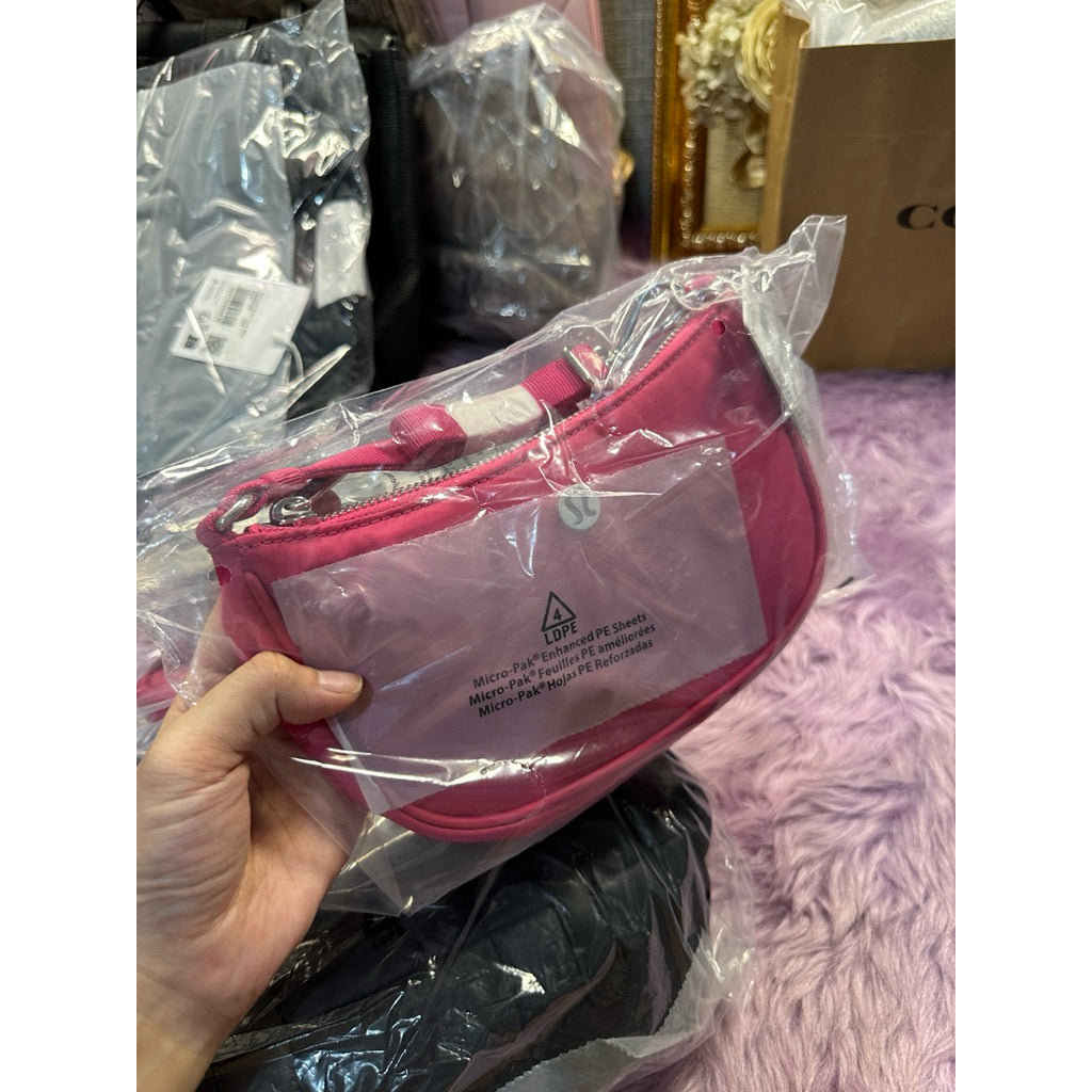 AUTHENTIC/ORIGINAL Lululemon City Essentials Mini Shoulder Bag 1L Pink Gray