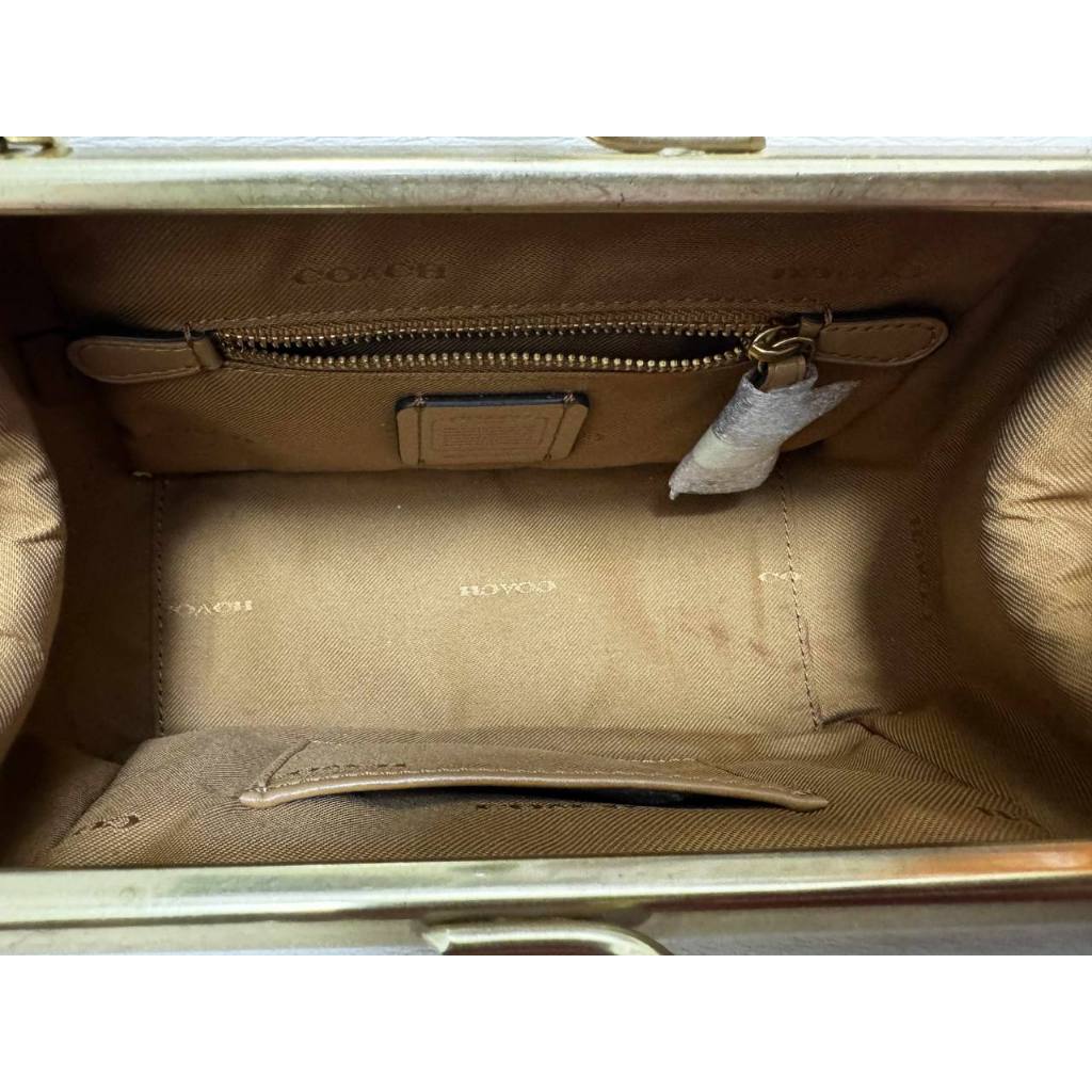 ORIG Preloved CCH RARE Retail Kisslock Dreamer 21 With Quilting And Rivets Mini White Bag