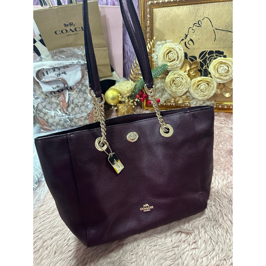 ORIG Preloved CCH Turnlock Chain 27 Tote Bag Maroon