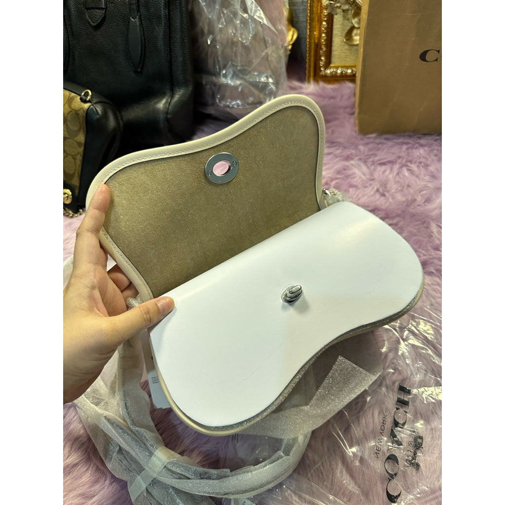 AUTHENTIC/ORIGINAL CCH Retail Wavy Dinky White Bag In Coachtopia Leather