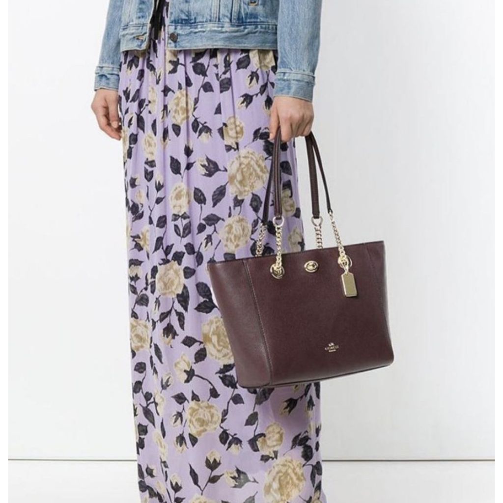 ORIG Preloved CCH Turnlock Chain 27 Tote Bag Maroon