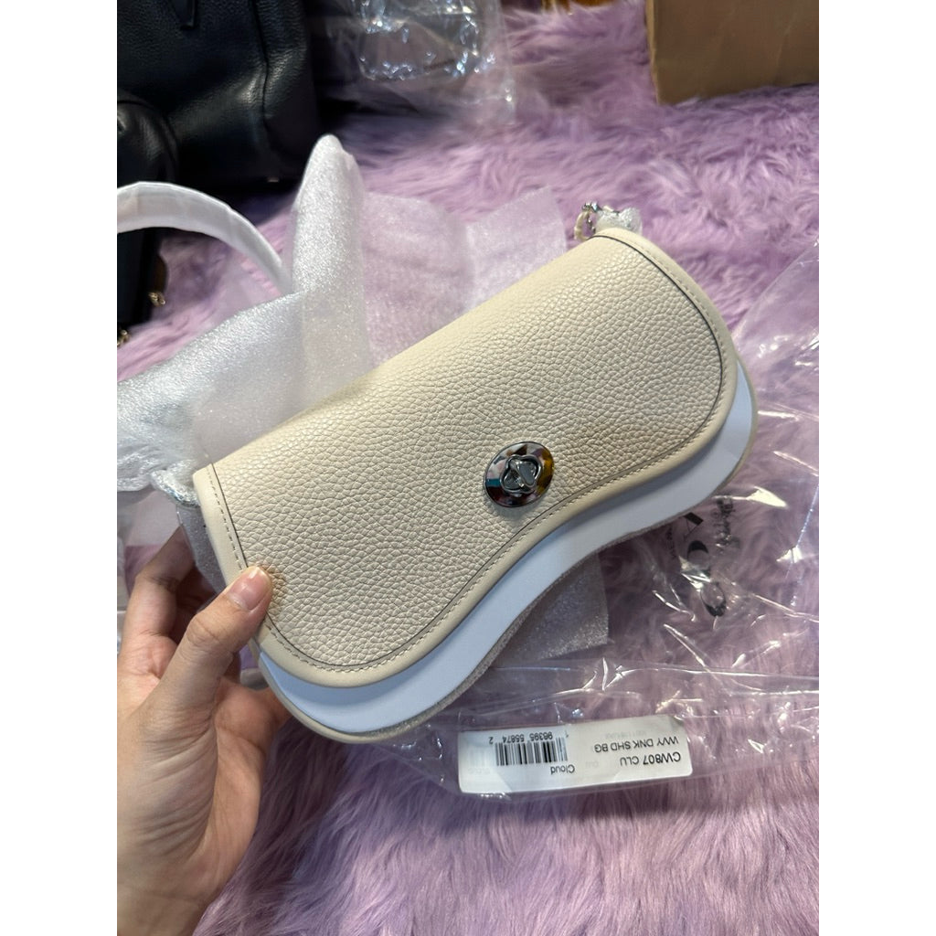 AUTHENTIC/ORIGINAL CCH Retail Wavy Dinky White Bag In Coachtopia Leather