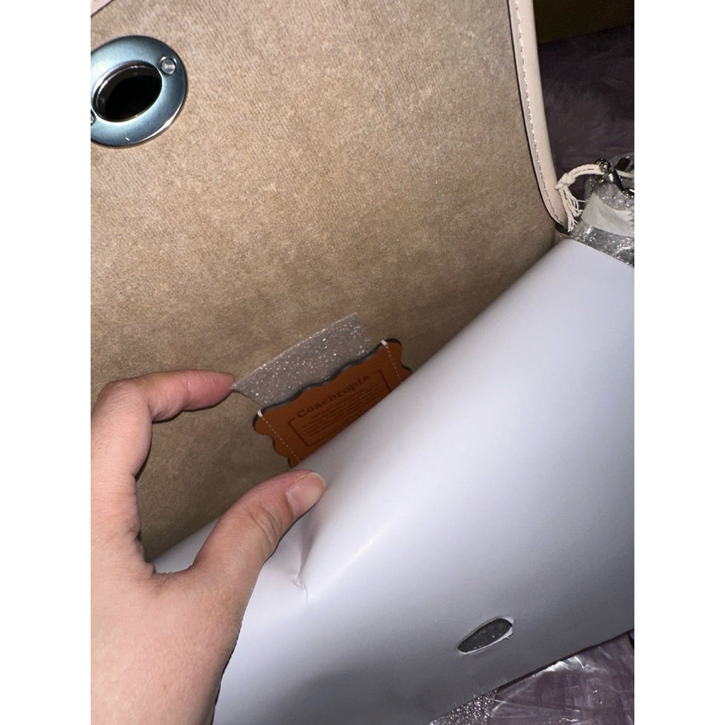 AUTHENTIC/ORIGINAL CCH Retail Wavy Dinky White Bag In Coachtopia Leather