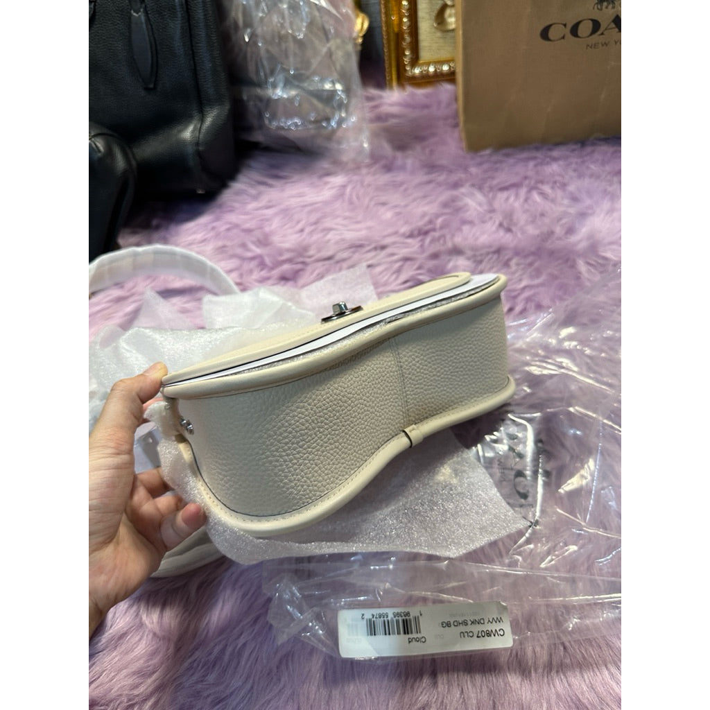 AUTHENTIC/ORIGINAL CCH Retail Wavy Dinky White Bag In Coachtopia Leather