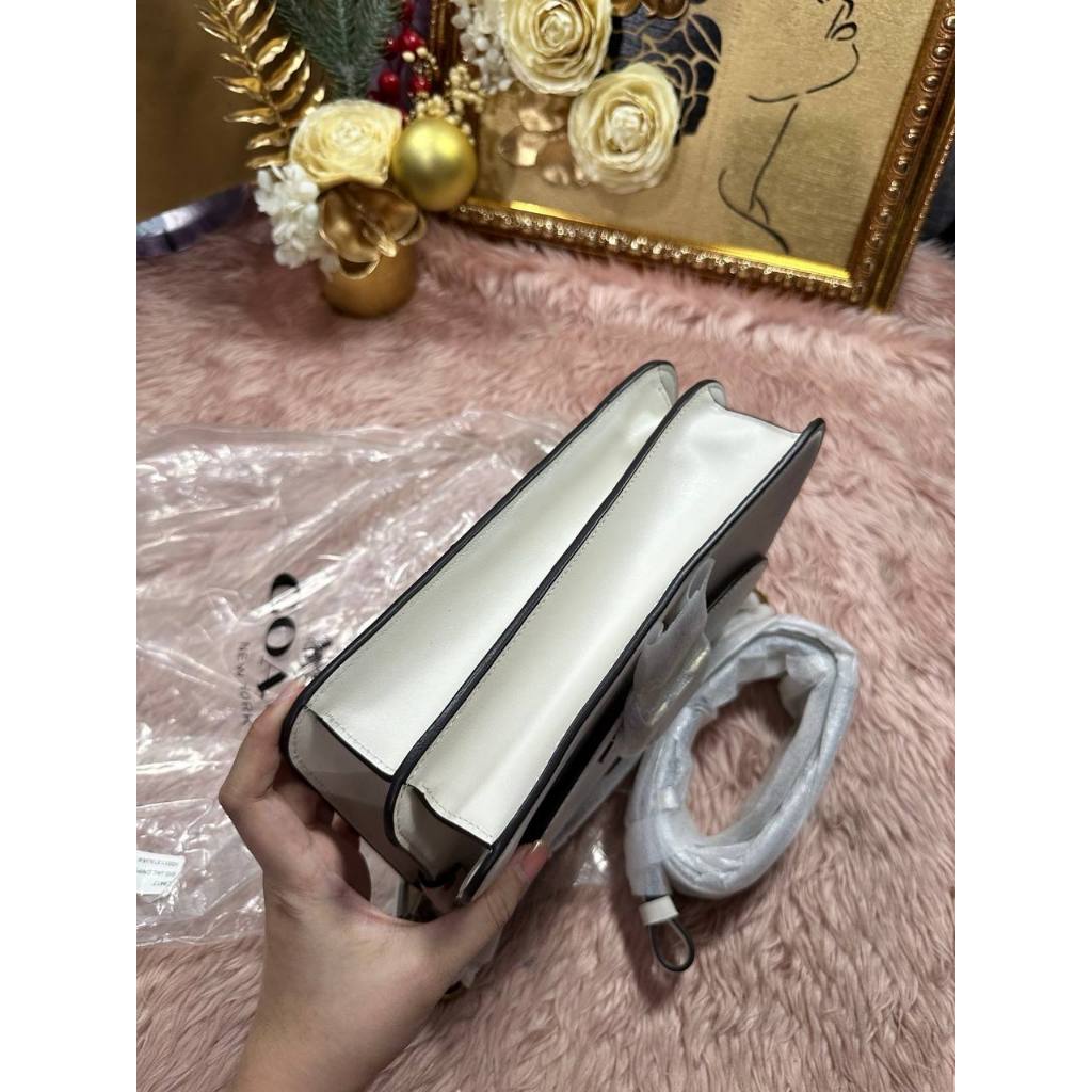 ORIG & IMPORTED CCH Retail Beat Shoulder White Bag