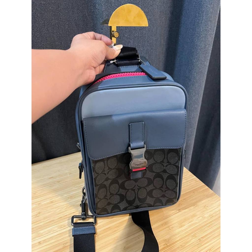 ORIG CCH Track Pack Men Blue Body bag In Colorblock Signature Canvas