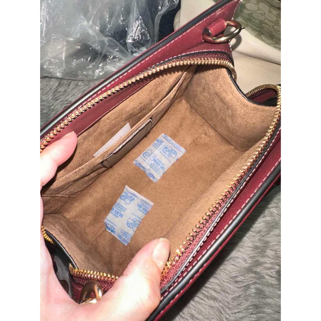 ORIG & IMPORTED CCH Grace Carryall Red Bag