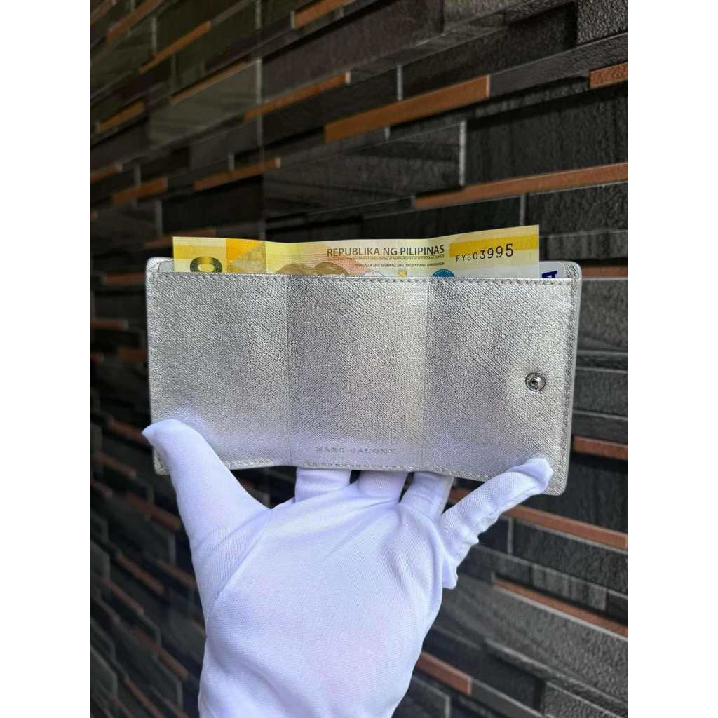 ORIG & IMPORTED WITH FLAW MJ The Snapshot Mini Trifold Wallet in Metallic Silver
