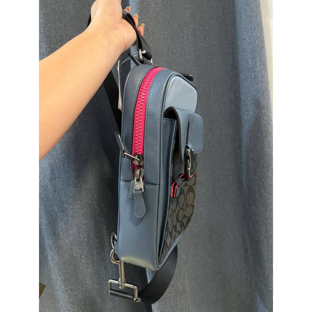 ORIG CCH Track Pack Men Blue Body bag In Colorblock Signature Canvas