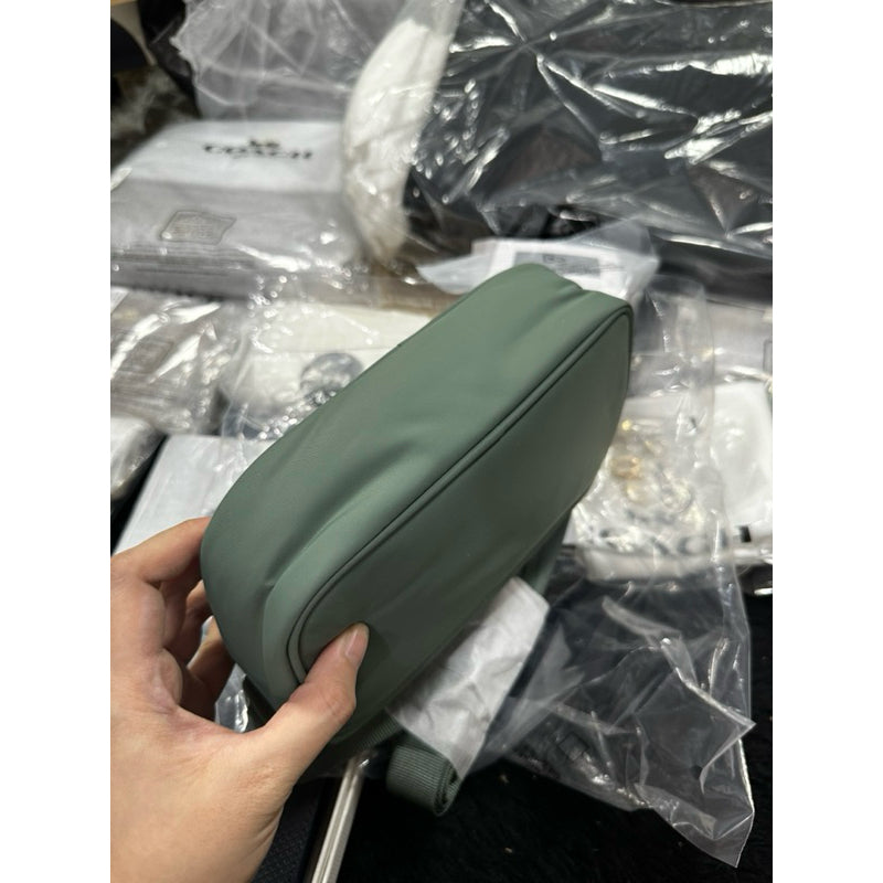 ORIG & IMPORTED Lululemon Crossbody Camera Bag 2L Nylon Green