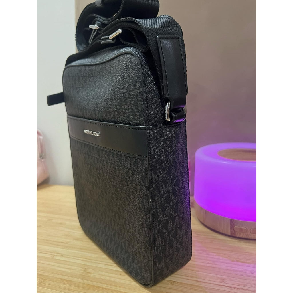 ORIG PRELOVED  MK Men's Cooper Crossbody Flight Bag Black
