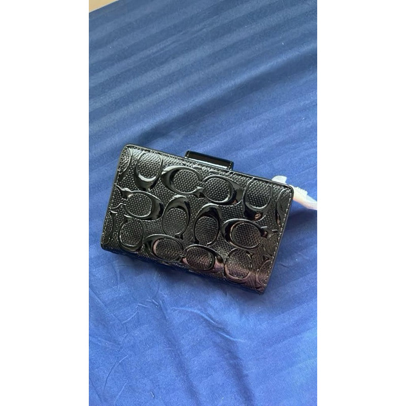 CCH MEDIUM CORNER ZIP WALLET SIGNATURE PATENT BLACK
