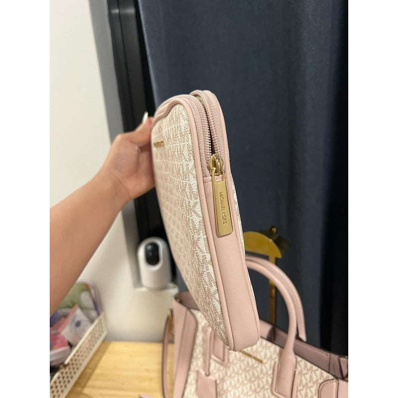 ORIG Preloved MK Ipad Case White/Pink
