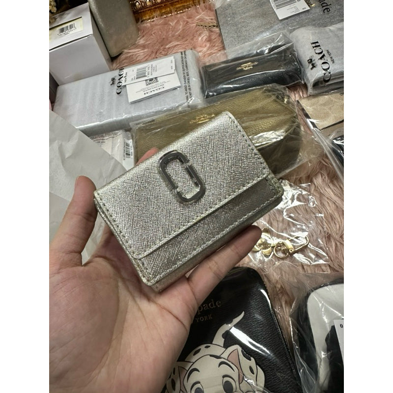 ORIG & IMPORTED WITH FLAW MJ The Snapshot Mini Trifold Wallet in Metallic Silver