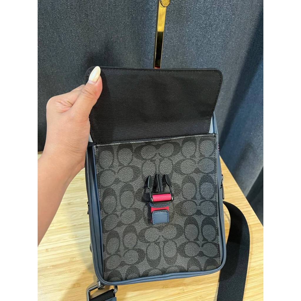 ORIG CCH Track Pack Men Blue Body bag In Colorblock Signature Canvas