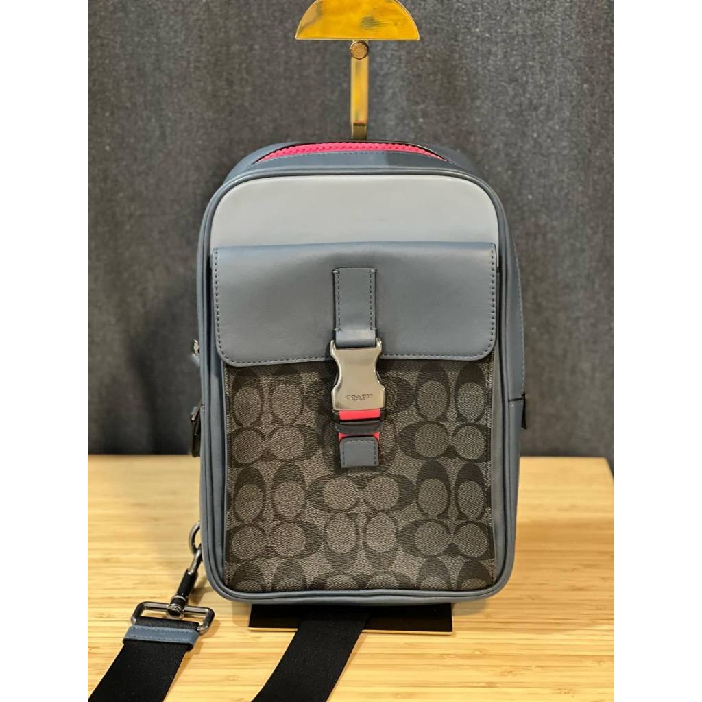 ORIG CCH Track Pack Men Blue Body bag In Colorblock Signature Canvas