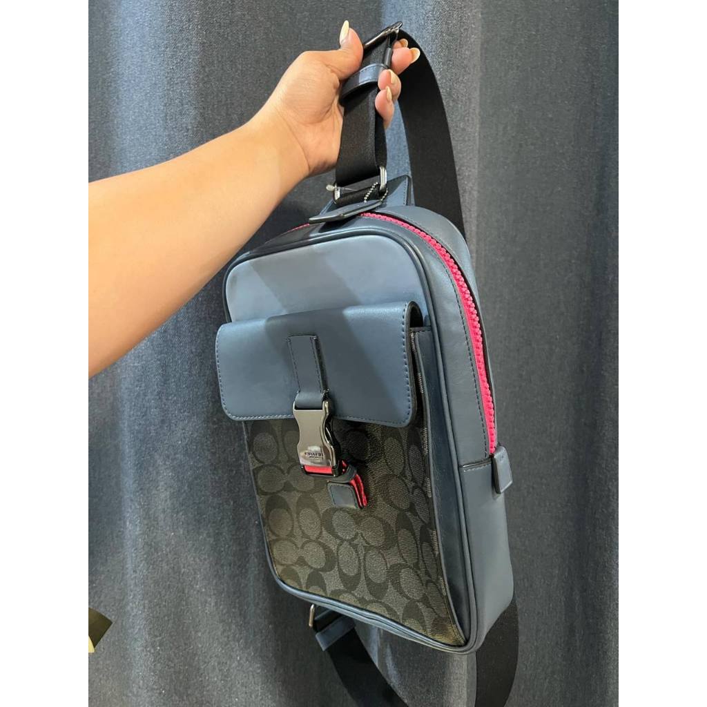 ORIG CCH Track Pack Men Blue Body bag In Colorblock Signature Canvas