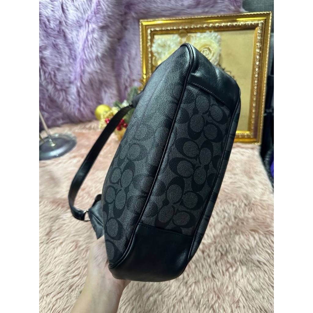 ORIG Preloved CCH Zip Hobo Shoulder Black Bag