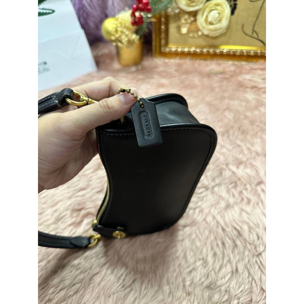 ORIG Preloved CCH Retail Swinger 20 Small Shoulder Black Bag