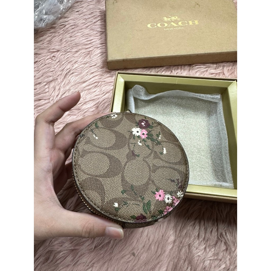 ORIG & IMPORTED CCH Boxed Tech Organizer And Wireless Earbud Charm Set Floral Print