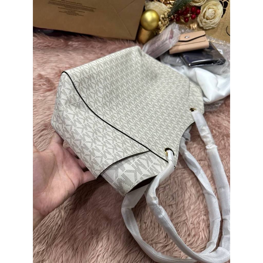 ORIG & IMPORTED MK Jet Set Large Signature Logo Shoulder Bag White Vanilla