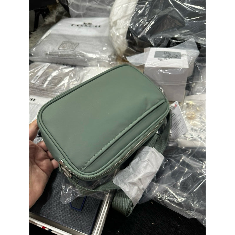 ORIG & IMPORTED Lululemon Crossbody Camera Bag 2L Nylon Green