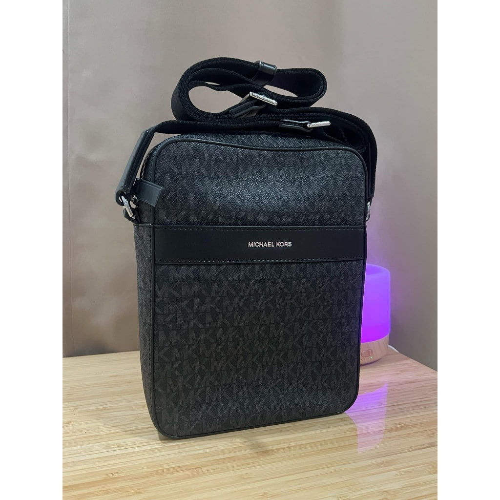 ORIG PRELOVED  MK Men's Cooper Crossbody Flight Bag Black