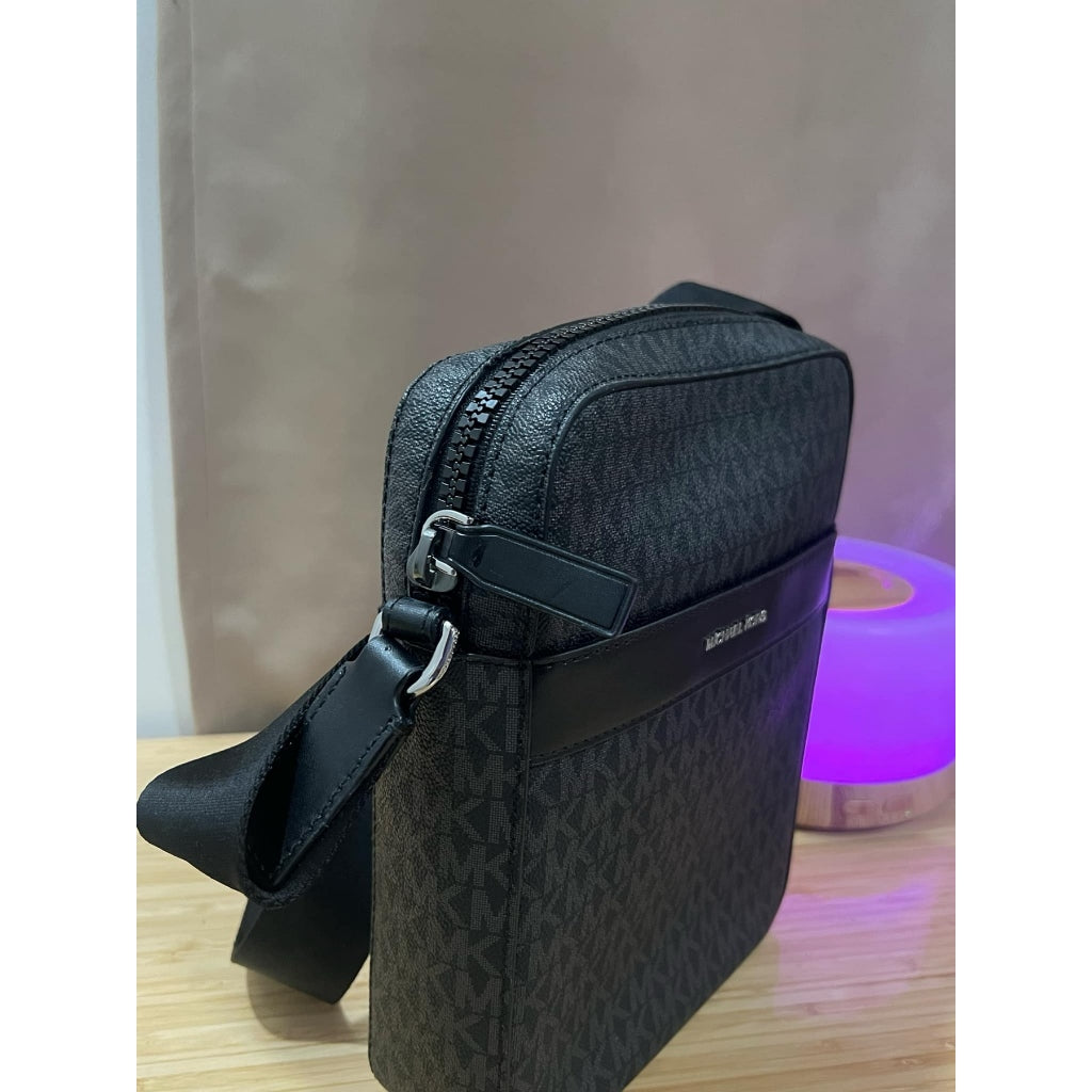 ORIG PRELOVED  MK Men's Cooper Crossbody Flight Bag Black