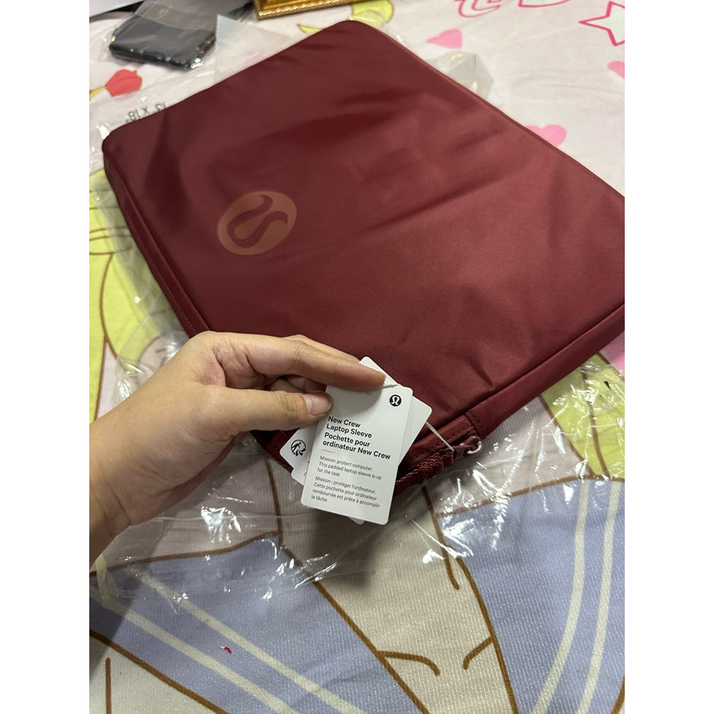 ORIG & IMPORTED Lululemon New Crew Laptop Sleeve Red/Green