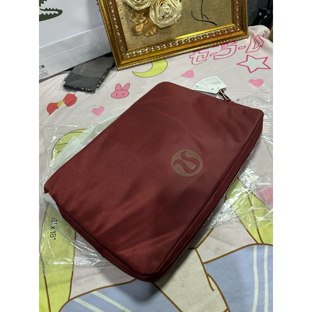 ORIG & IMPORTED Lululemon New Crew Laptop Sleeve Red/Green