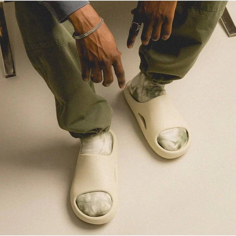 AUTHENTIC/ORIGINAL Mellow Recovery Men Slides in White