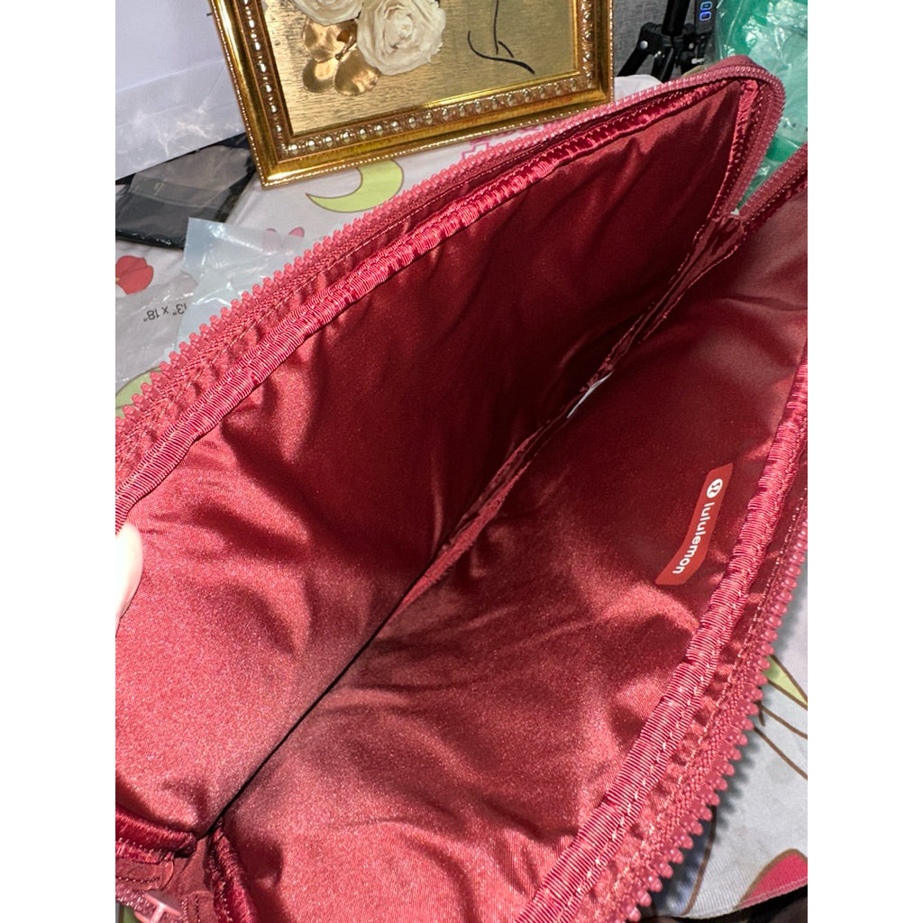 ORIG & IMPORTED Lululemon New Crew Laptop Sleeve Red/Green