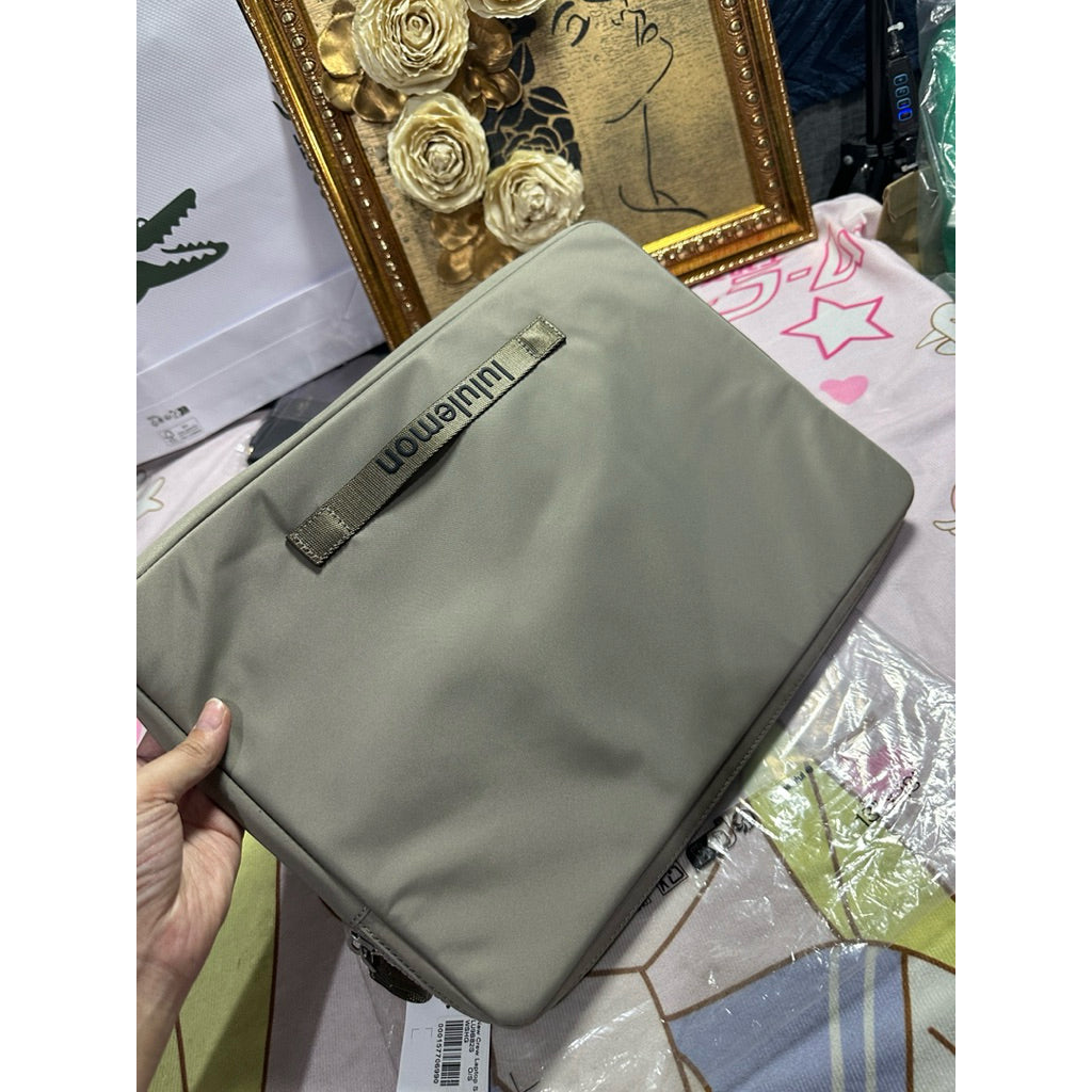 ORIG & IMPORTED Lululemon New Crew Laptop Sleeve Red/Green
