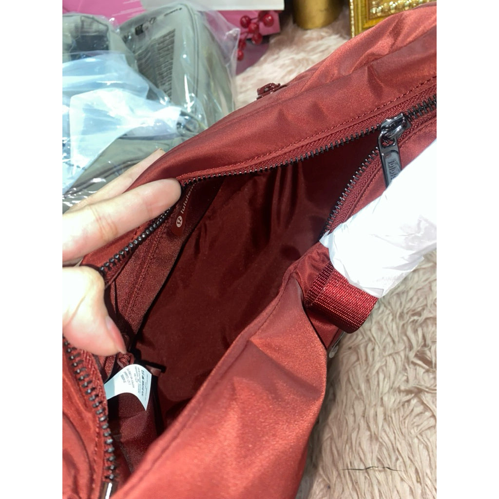 AUTHENTIC/ORIGINAL Lululemon City Essentials Nylon Shoulder Bag 4L - Gray Pink Red