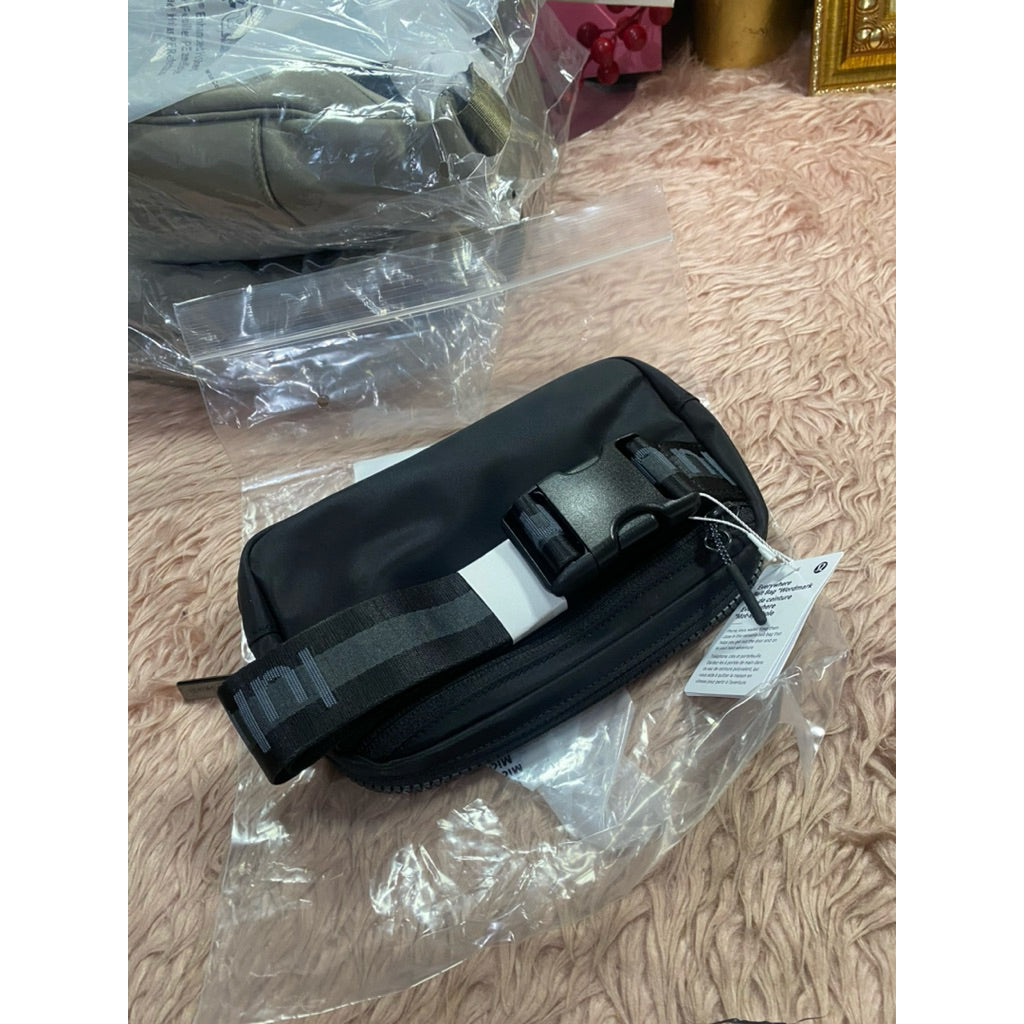 ORIG & IMPORTED Lululemon Everywhere Belt Nylon Small Bag 1L Black Pink