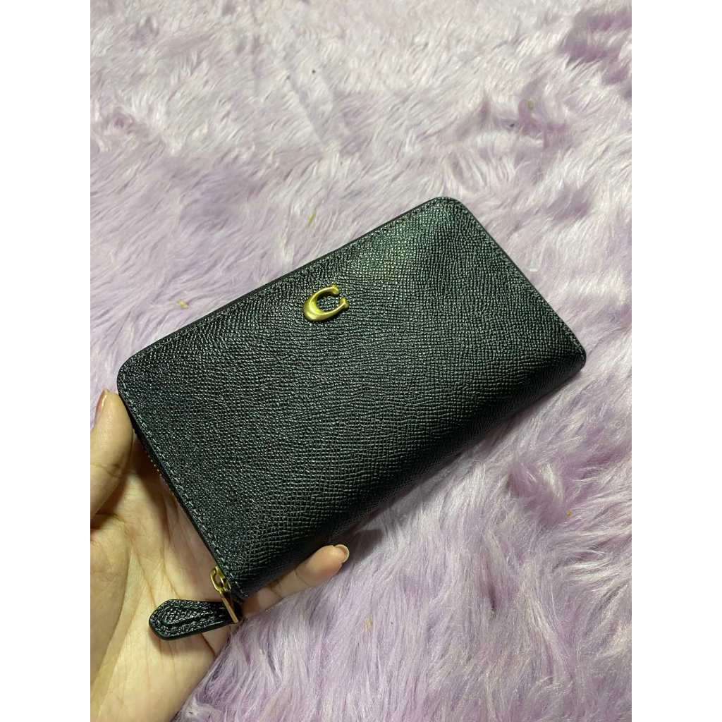 ORIG Preloved CCH Retail Medium Zip Around Black Wallet