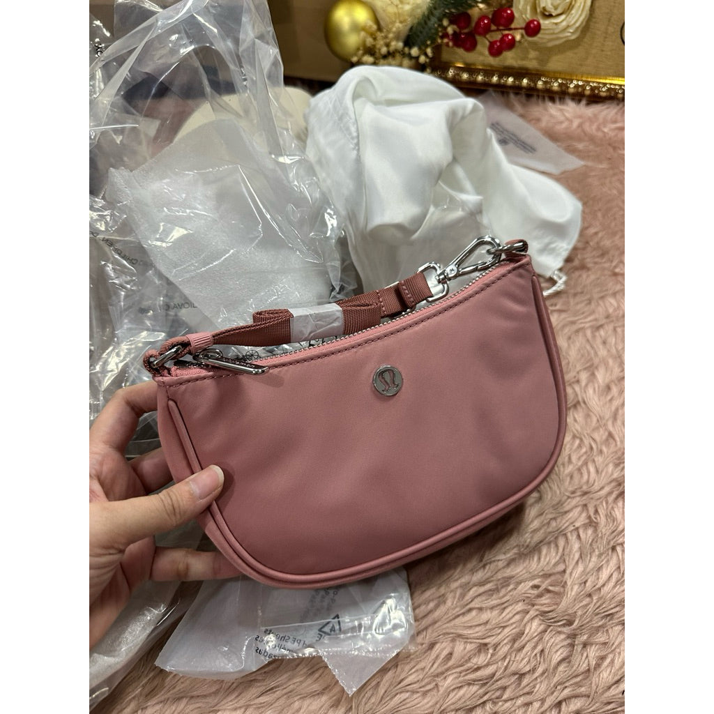 AUTHENTIC/ORIGINAL Lululemon City Essentials Mini Shoulder Bag 1L Pink Gray