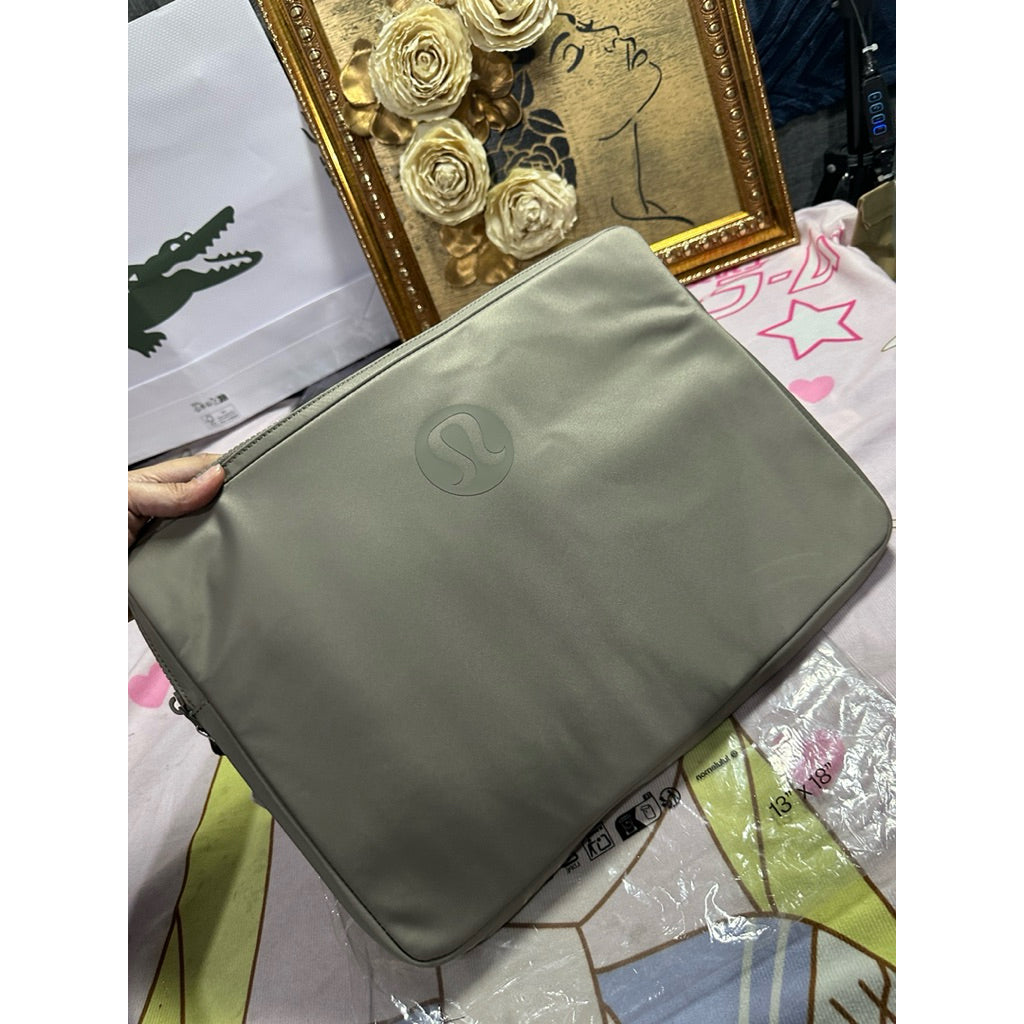 ORIG & IMPORTED Lululemon New Crew Laptop Sleeve Red/Green