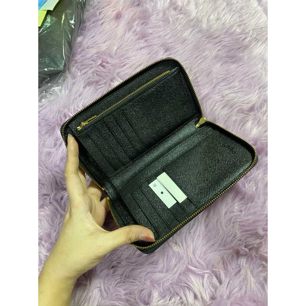 ORIG Preloved CCH Retail Medium Zip Around Black Wallet