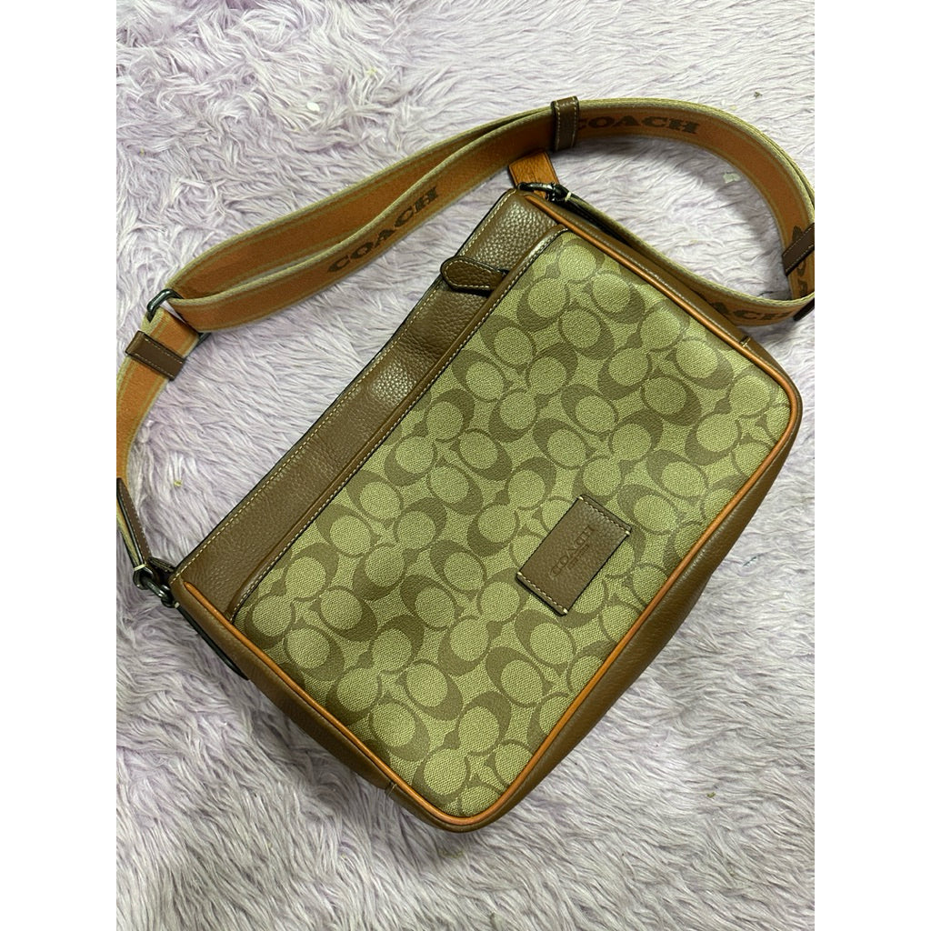 ORIG Preloved CCH District Crossbody Men's Bag In Colorblock in Khaki/Saddle Multi