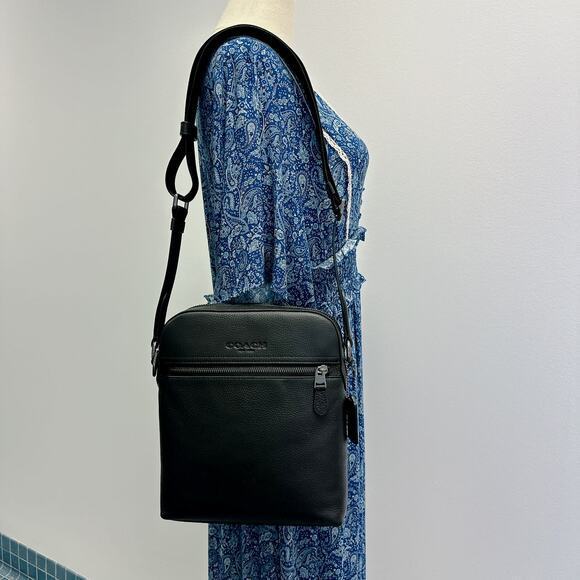 ORIG Preloved CCH Houston Flight Men's Bag Black