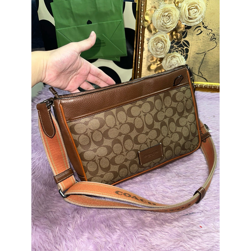 ORIG Preloved CCH District Crossbody Men's Bag In Colorblock in Khaki/Saddle Multi