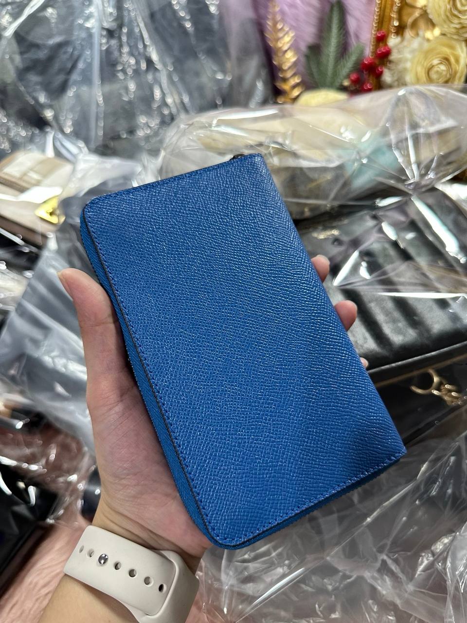 ORIG & IMPORTED COACH Medium Zip Around Wallet Blue