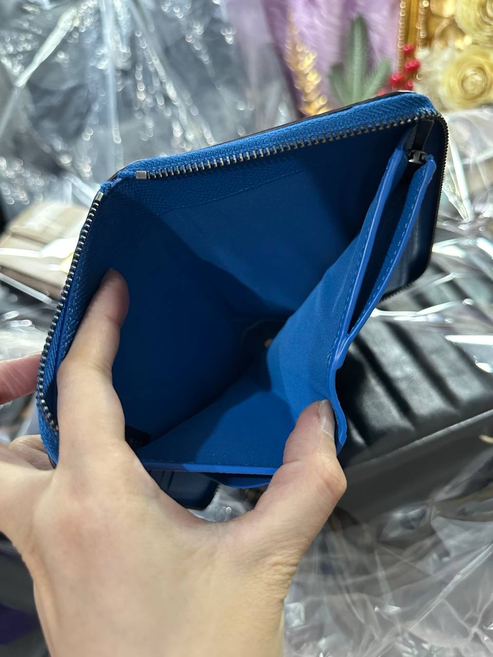 ORIG & IMPORTED COACH Medium Zip Around Wallet Blue
